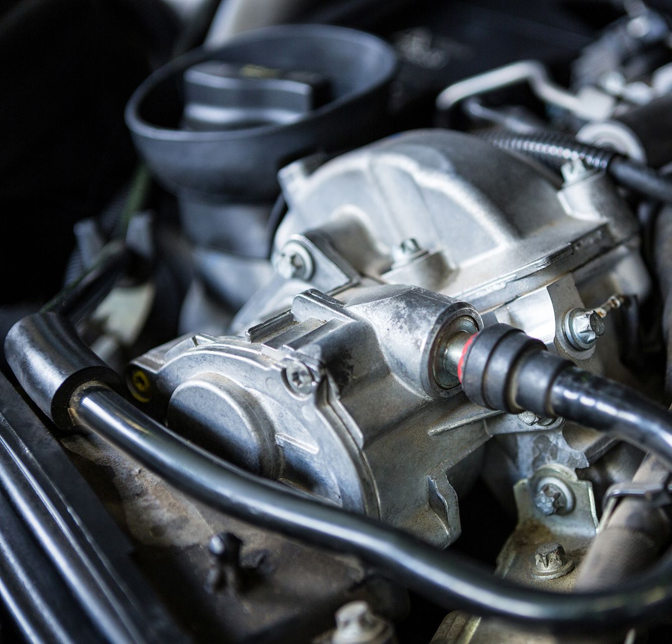 close-up-car-engine